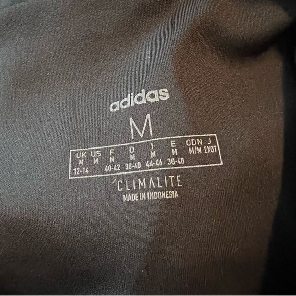 3 for $30! Adidas colour block capri pants. Size medium - Picture 5 of 9